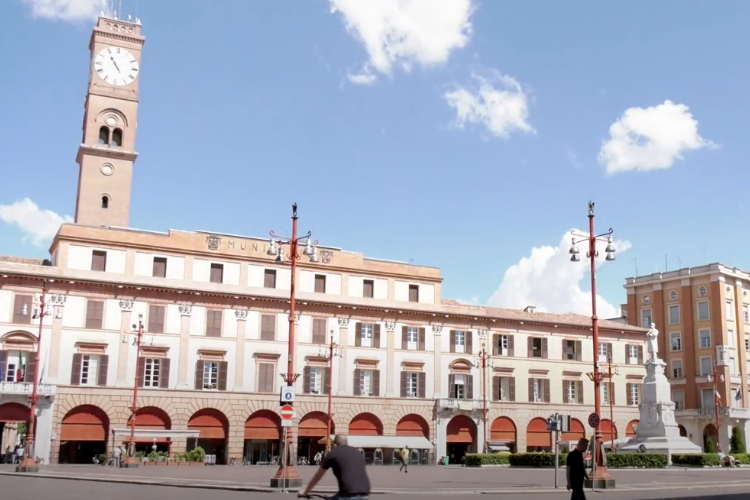 Una piazza bella come il sole